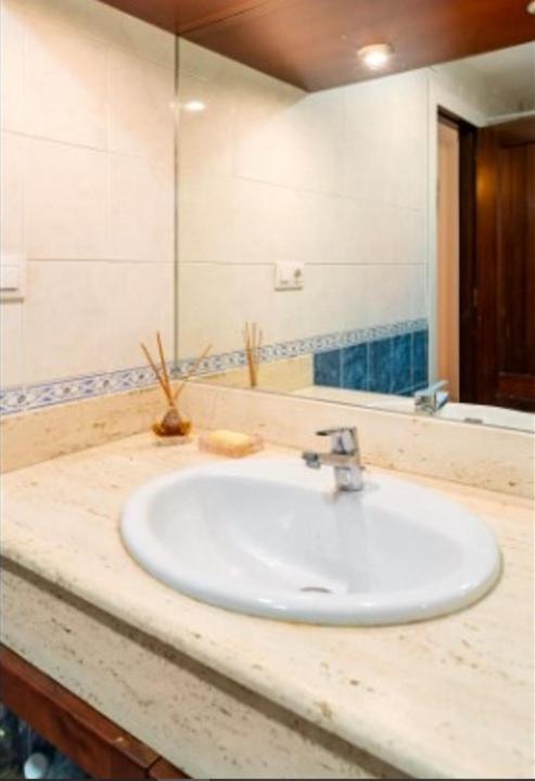 Acogedora Habitacion En Apartamento Compartido Amplio Y Centrico กรานาดา ภายนอก รูปภาพ